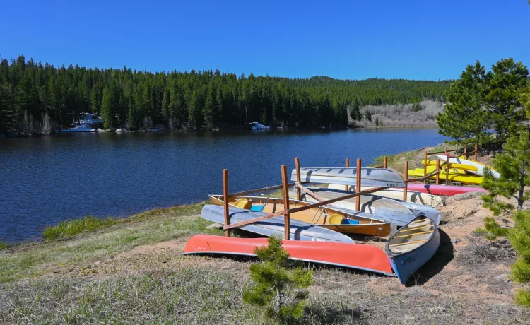 Boats beside Tumbleson Lake