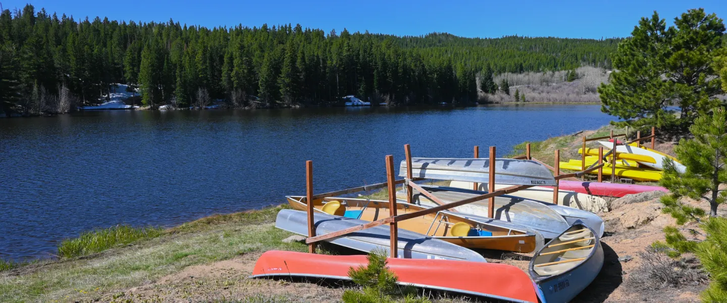 Boats beside Tumbleson Lake